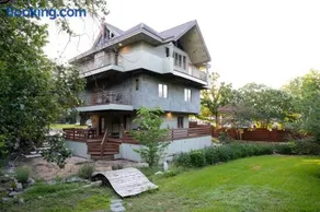 Downtown Bryan Treehouse Hot Tub and Peaceful Escape - Image 1