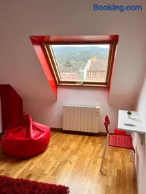 Acogedor apartamento ático en el centro de O Porriño - Image 1