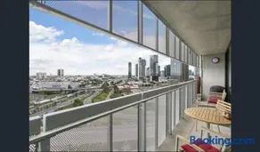 StayCentral - NGV Arts Centre Retreat Southbank - Image 1