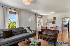 Sebastopol Farmhouse on 3 acres, fiber, kid friendly - Image 3