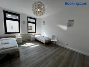 Vollausgestatte Wohnung mit, WLAN, TV in jedem Schlafzimmer, Einzelbetten, Bad, Garten - Image 4