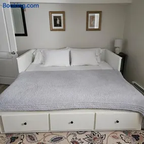 Cozy Bethpage Hideaway - Image 5