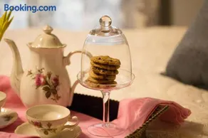 Bees B & B - Image 3