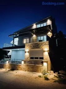 Zeneli House & Loft - Image 1
