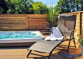 Upton Lakes Lodges - Image 2