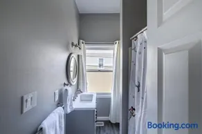 Luxurious Downtown Location - Entire house - Image 2
