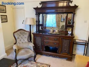 Number 19 - Victorian Town House - Image 2