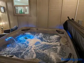 Cozy Casa with Hot Tub & Game Room - Ideal Location! - Image 4