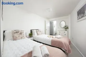 Sunset View - Sea View - Pet Friendly - Free WiFi - Free Parking - Image 4