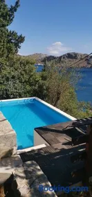 Seaside stone house - Image 3