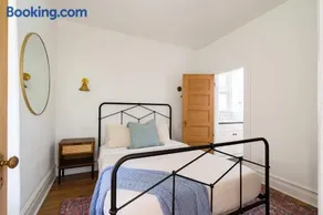 Stay Portland - NW 23rd - 1BR - Best Location - Historic Beauty - Image 1