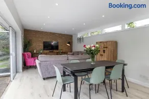 The Bungalow, near Reigate - Image 1