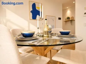 Luxury CBD Apartment - 1 Min to Darling Harbour - Image 3
