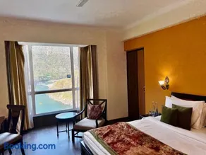 ALOHA DIVINE GANGES APARTMENTS with INFINITY POOL - Image 2