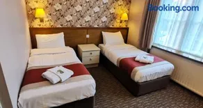 Russell Hotel - Image 2