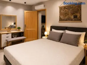 Elvira Boutique Suites - Elegant Studios near the Sea - Image 2