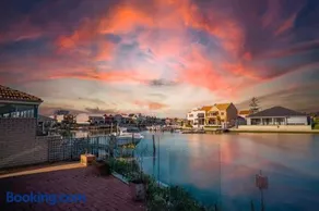 Luxury Canal Life OASIS - Image 1