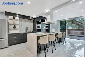 Daytona 500 Retreat Renovated 5 Bedroom Oasis - Image 5