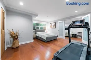 Luxury 1200 squft 2BR Shaughnessy Suite Near YVR & DT - Image 3