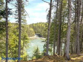 Bonaventure River Camper, Salmon Fishing and Launch - Image 1