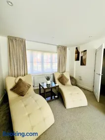 4 Bedroom home with study space - Image 4