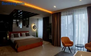 Boutique Moonlight Apartment - Image 3