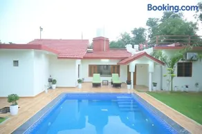 Aravali Farm Gurgaon, 3 Bedroom Villa with Lawn Barbeque Grill and Pool - Image 1