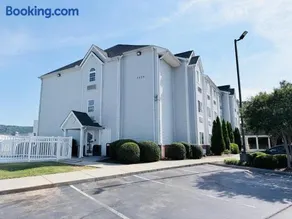 Huntsville Inn and Suites - Image 4