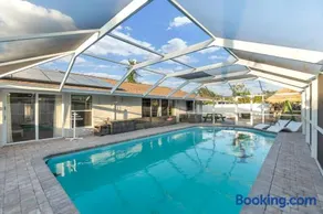Tiki bar house with pool -self checkin- - Image 5