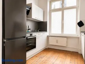 Familienfreundliches Zentrales Altbau-Apartment mit kostenlosen Parkmöglichkeiten - Image 5