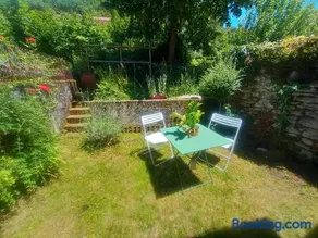 Maison médiévale avec jardin dans charmant village - Image 2