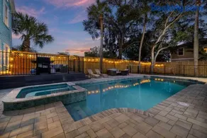Luxurious Escape Sleeps 10 with Private Pool & Spa - Image 4