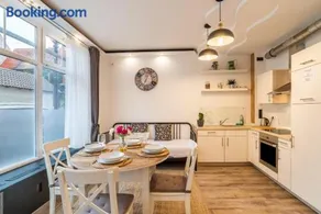 Aposto Apartement 4 - Image 1
