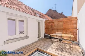 2 BR house w/ terrace, near train stations & metro - Image 1