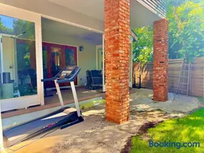 West LA - Family House & Private Yard - 10 mins from LAX & Beach - Image 3
