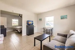 Poolfront Cottage Near Beach with Full Kitchen! - Image 2