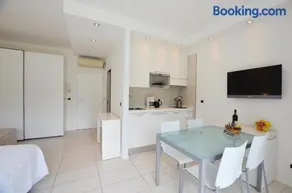 Club Nautico - Phoenix Studio Lake View - Image 3