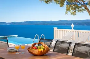 Crystal Holiday Home - Image 1