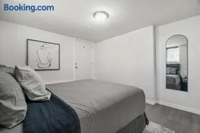 The Weekender Cozy Bridgeland Retreat Sleeps 2 - Image 4