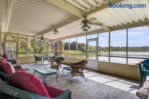 Bayou Oaks-Sleeps 12-Private Lake with Fish - Image 5