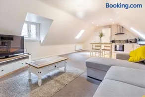 Hillbrook House- Apartment 8 - Image 2