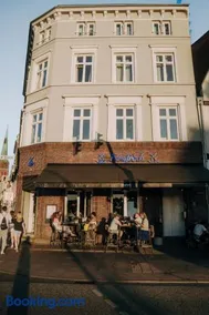 Riverside Apartments - Image 1