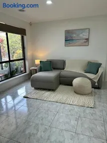Aquawaters Beach House - 5 min walk to beach - Image 1