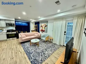 Modern Cozy APT 2-Bedrooms with Easy Parking - Image 1