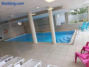 Superbe appartement en face de la plage avec piscine sauna et petite vue mer - Image 2