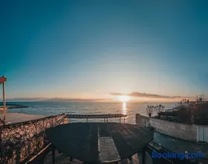 Sunset Beach House - Image 3
