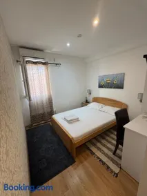 Apartments and Rooms L E F T RIVER Belgrade - Image 1