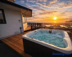 The White Haus - Harbor Views, Hot Tub, Game Room - Image 1