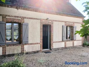 Charmante Maison Rénovée avec Jardin, BBQ et Loisirs à La Saucelle - Image 1