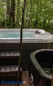 Wilewood A-Frame, Romantic Treehouse Getaway, Hot Tub - Image 3